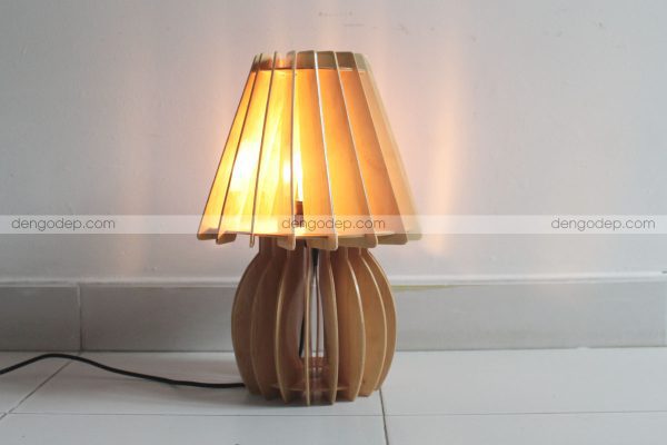 Đèn bàn phòng ngủ kiểu nấm chân bầu làm bằng gỗ