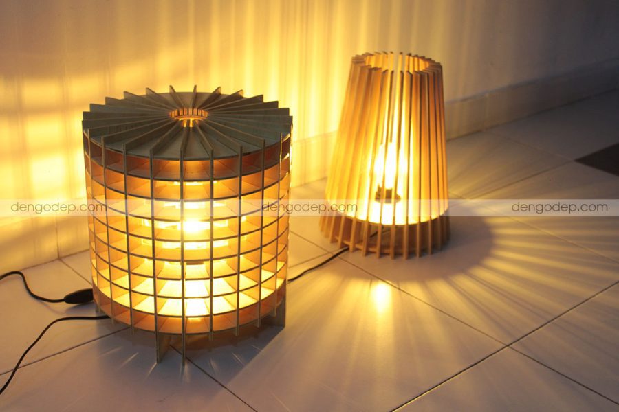 Đèn bàn phòng ngủ kiểu trụ đa tầng làm bằng gỗ