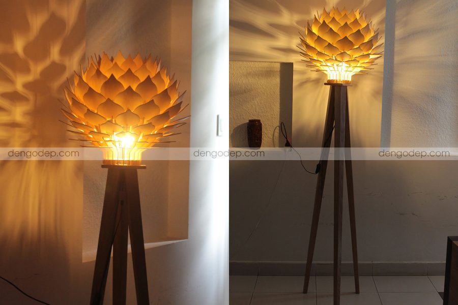 Đèn đặt sàn ba chân chao gỗ hoa sen liên đài