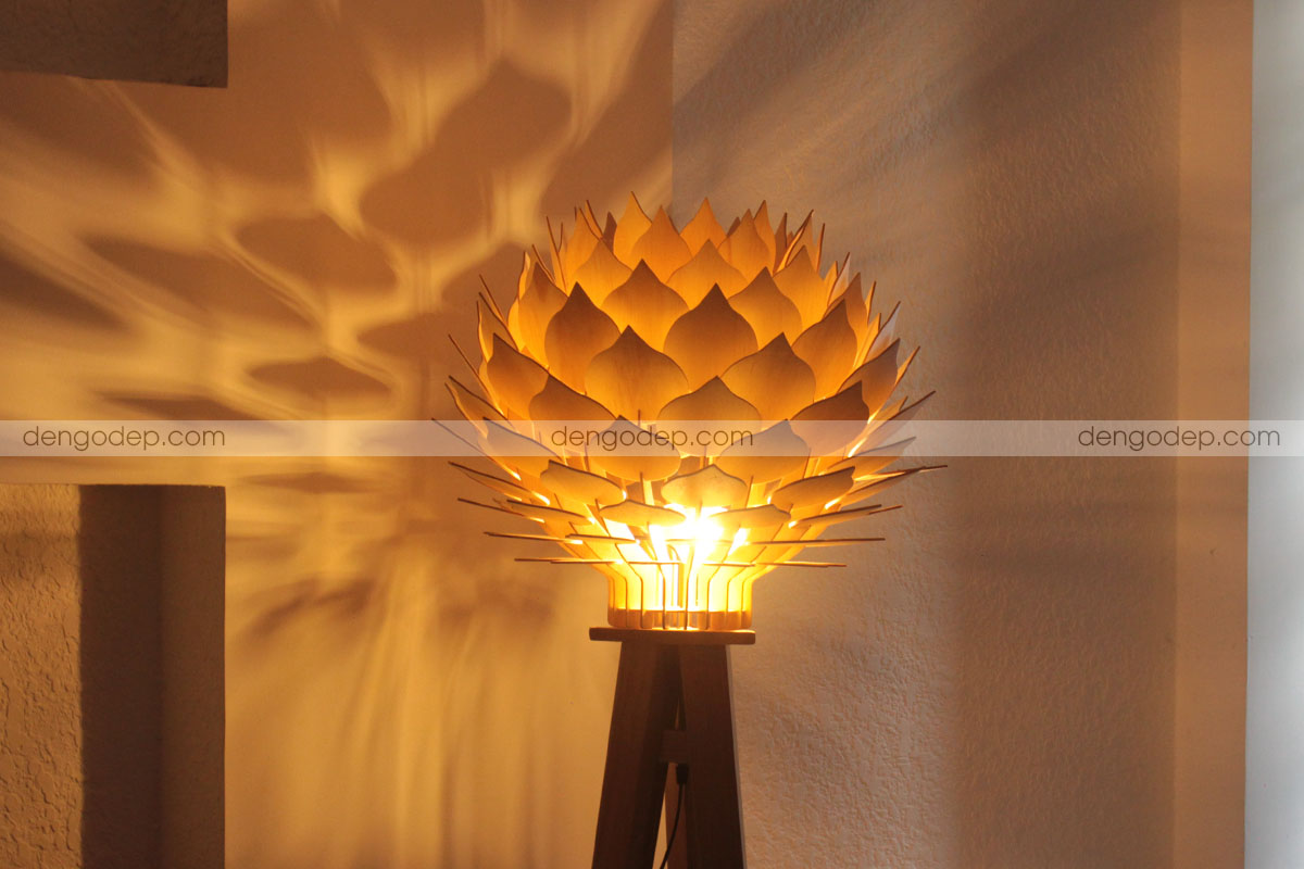 Đèn đặt sàn ba chân chao gỗ hoa sen liên đài chất lượng cao có kiểu dáng sáng trọng và mới lạ - Hình 2