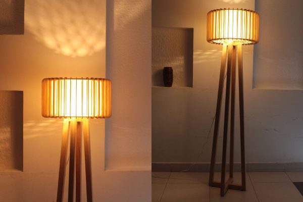 Đèn đặt sàn bốn chân chao gỗ hình trống mẫu 1