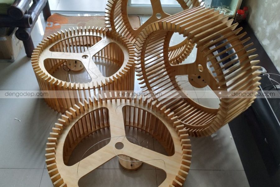Đèn thả trần hình bánh xe nước làm bằng gỗ