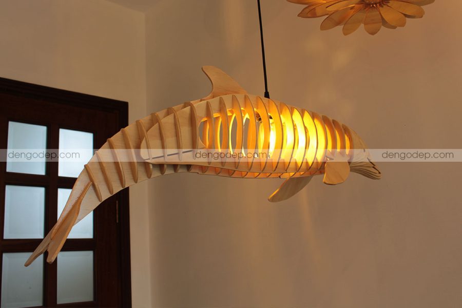 Đèn thả trần hình cá heo làm bằng gỗ