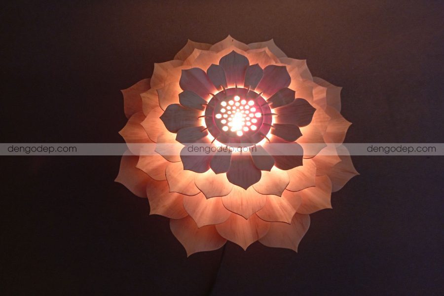 Đèn gỗ thả trần hoa sen đá chụp góc chéo lúc thắp sáng