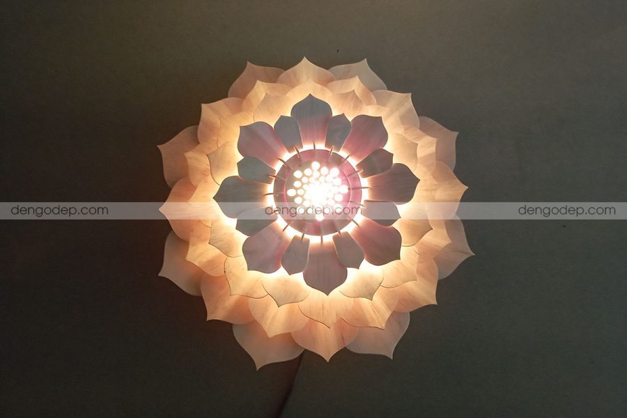 Đèn gỗ thả trần hoa sen đá chụp trực diện lúc thắp sáng