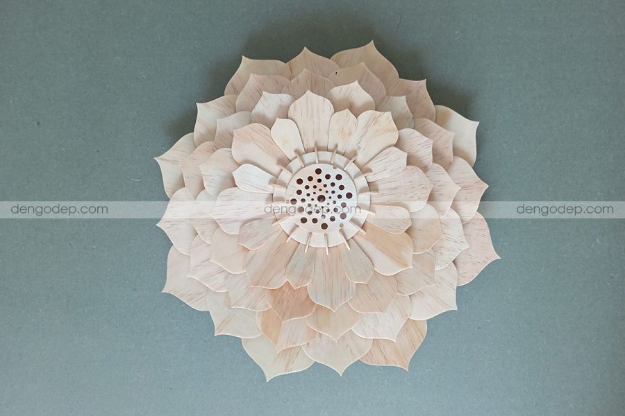 Đèn gỗ thả trần hoa sen đá chụp trực diện lúc không thắp sáng