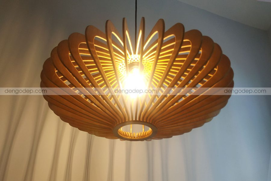Đèn gỗ thả trần đĩa bay chụp hướng nghiêng góc phải