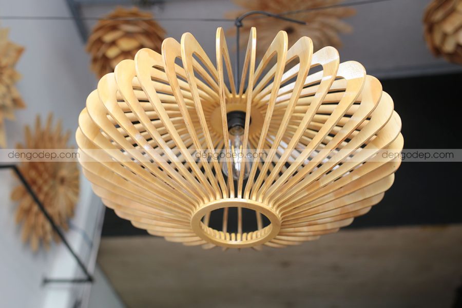 Đèn gỗ thả trần đĩa bay chụp từ hướng dưới lên