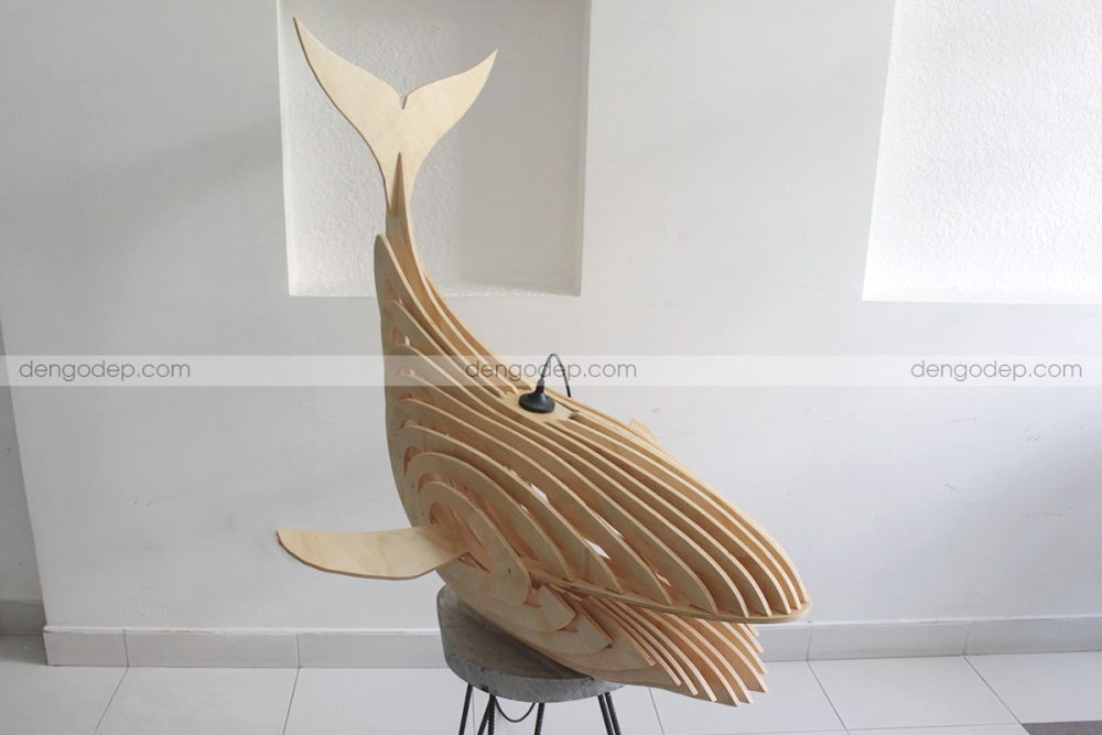 Đèn gỗ thả trần cá voi chụp hướng trên xuống khi chưa thắp sáng