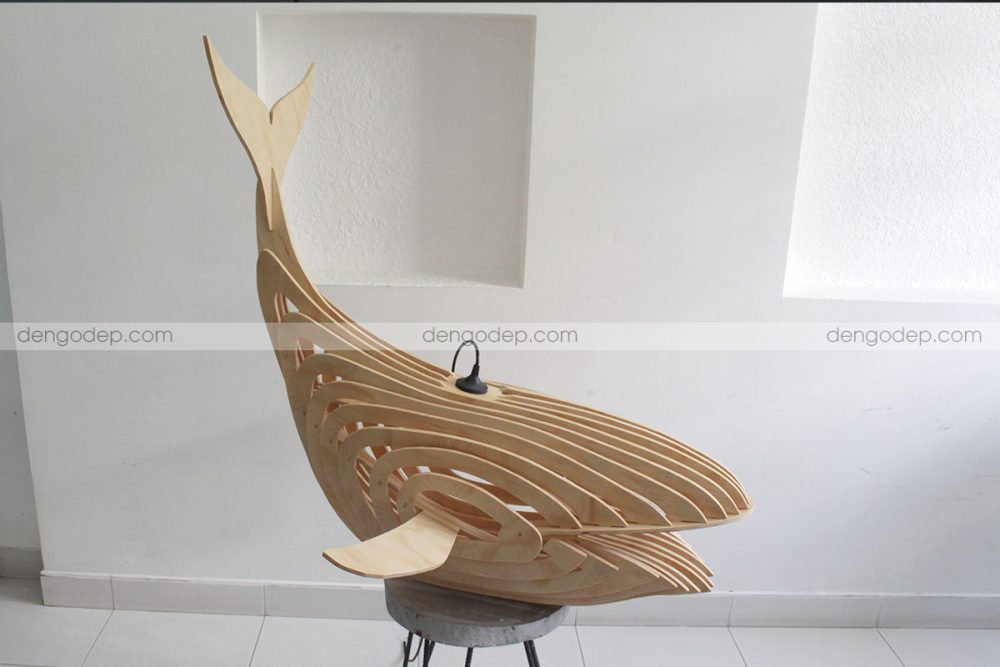 Đèn gỗ thả trần cá voi chụp hướng trên xuống khi chưa thắp sáng