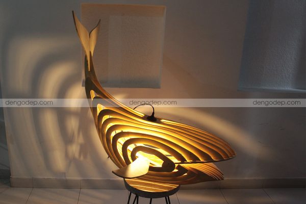 Đèn gỗ thả trần cá voi chụp hướng đối diện