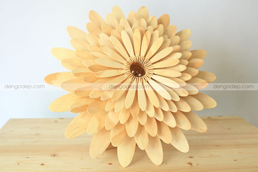 Đèn gỗ thả trần hoa cúc chụp góc nghiêng phải