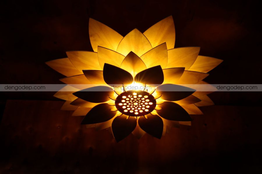 Đèn gỗ thả trần hoa sen chụp góc nghiêng từ dưới lên