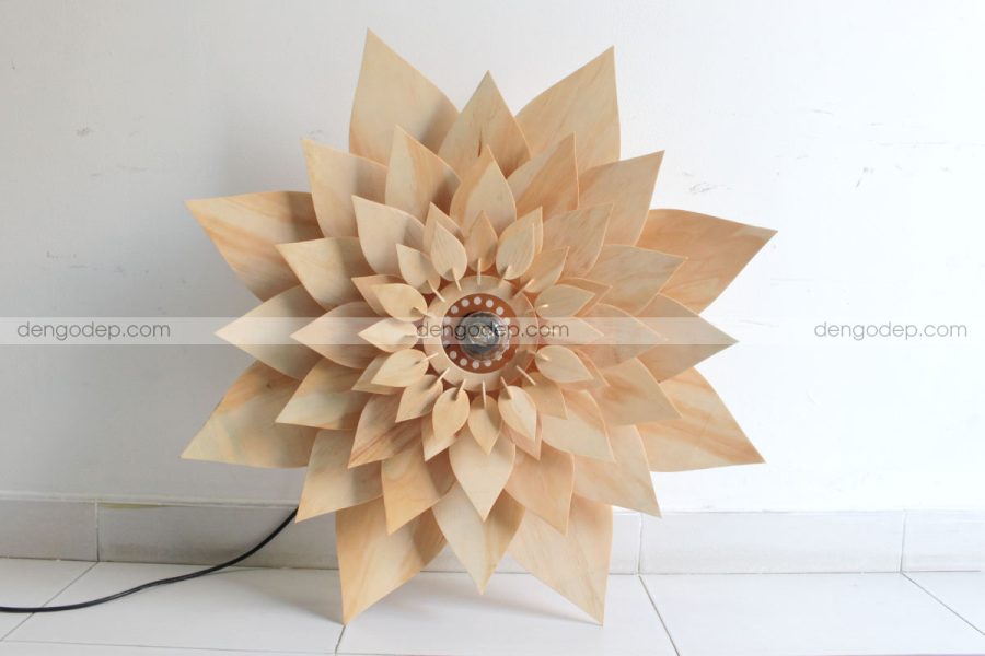Đèn gỗ thả trần hoa súng chụp trực diện lúc chưa bật đèn