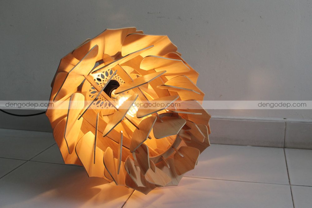 Đèn gỗ thả trần hoa thông cánh tim chụp hướng dưới lên