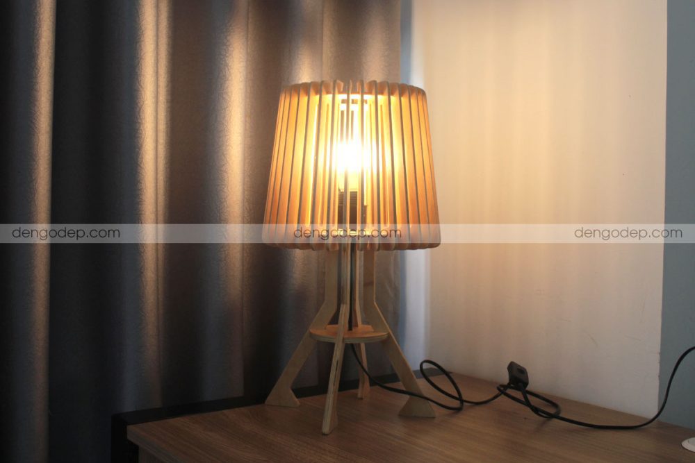 Đèn gỗ để bàn tháp nước