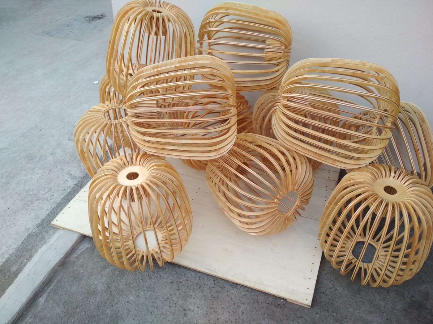 Sản xuất đèn gỗ cho khách hàng là nhà hàng hải sản - hình 2