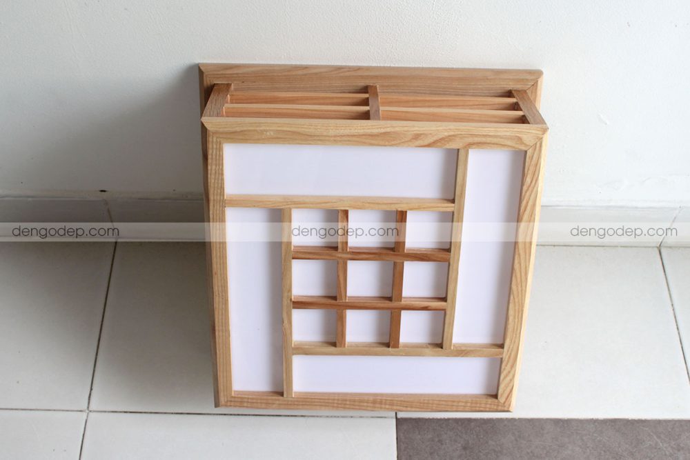 Đèn gỗ ốp tường hình vuông chụp đứng