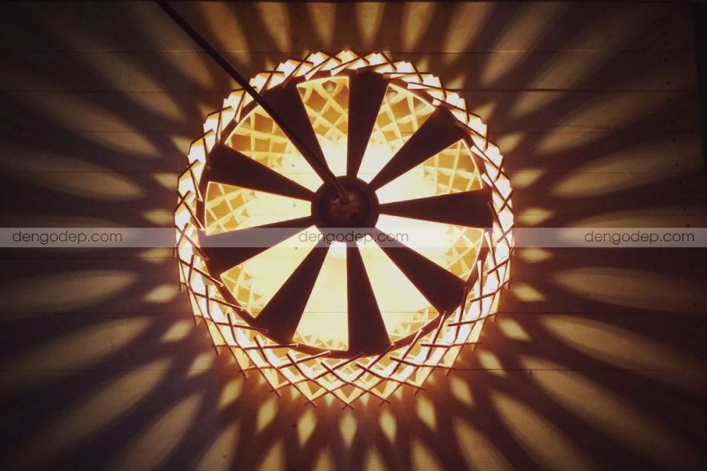 Đèn gỗ thả trần kịm cương thấp chụp hướng đáy trên
