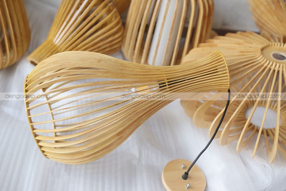 Đèn gỗ thả trần bình bông nhỏ chụp bên cạnh các đèn gỗ khác