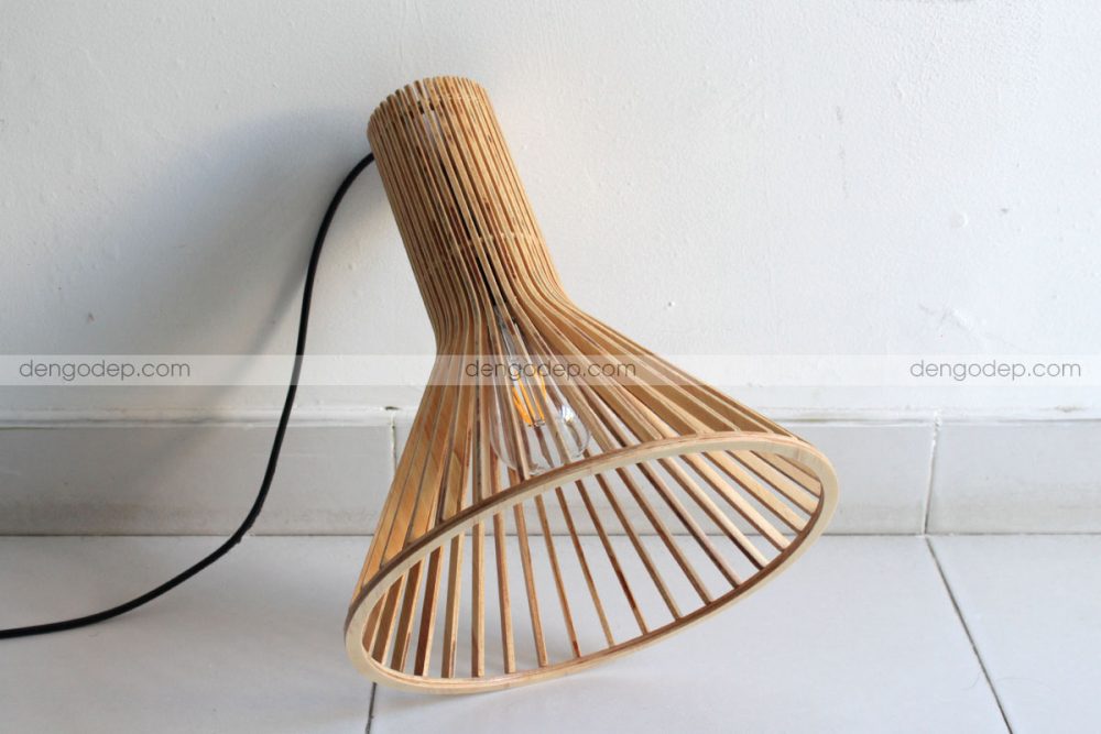 Đèn gỗ thả trần vòi sen nhỏ chụp hướng nghiêng