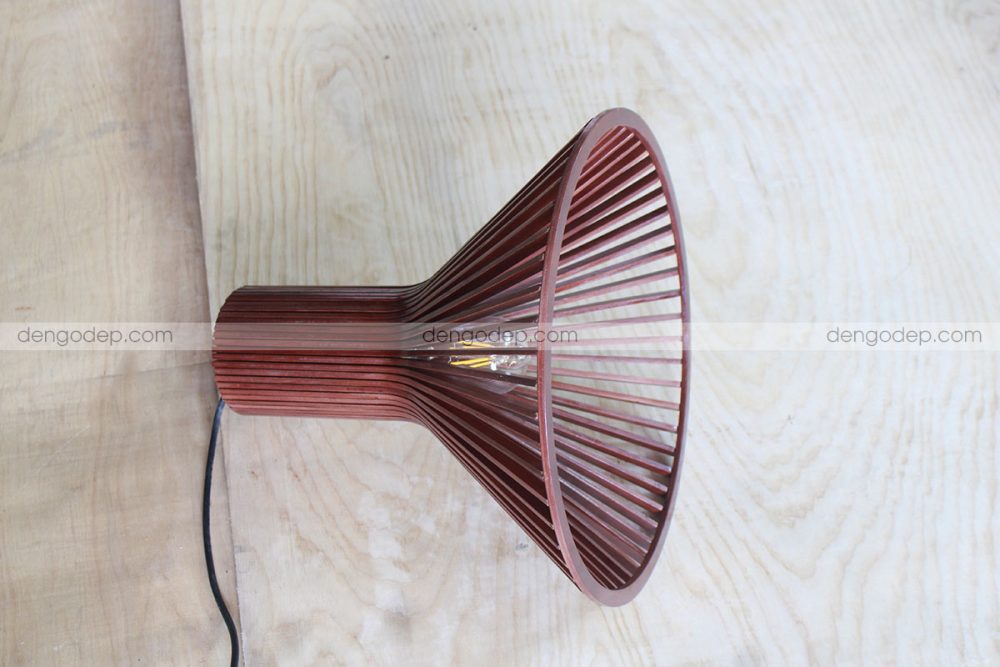 Đèn gỗ thả trần vòi sen rộng khi được sơn nâu cánh dán đậm