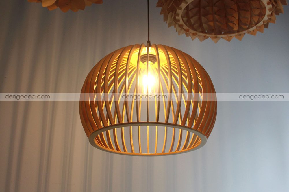 Đèn gỗ thả trần bán cầu chụp hướng dưới lên khi thắp sáng