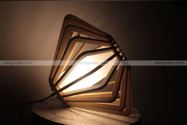 Đèn gỗ thả trần viên kim cương chụp hướng đối diện sau khi được thăp sáng