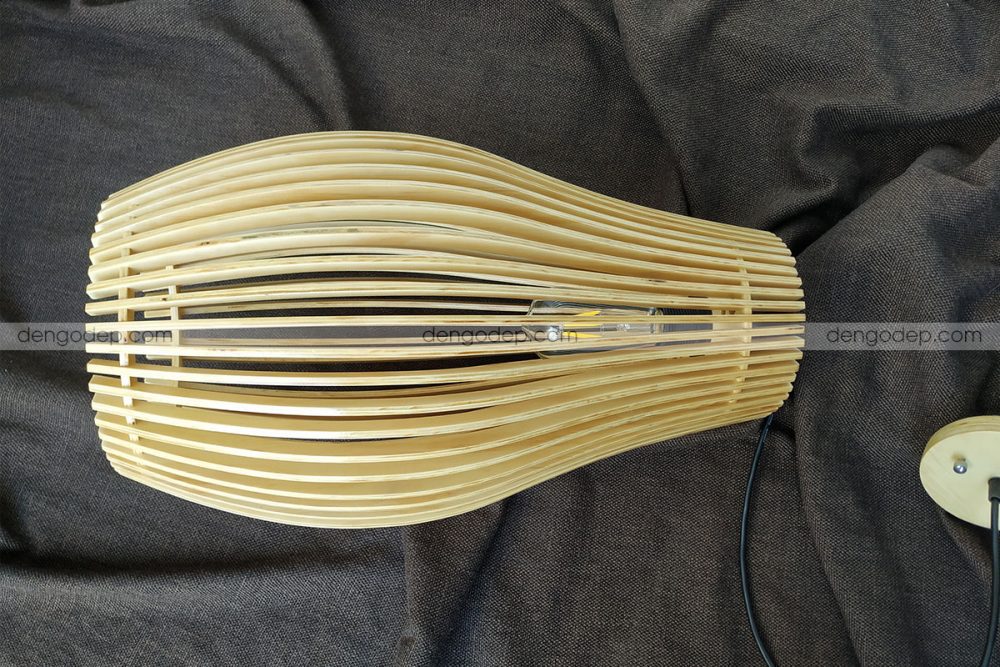 Đèn gỗ thả trần quả ớt chụp lúc chưa được thắp sáng