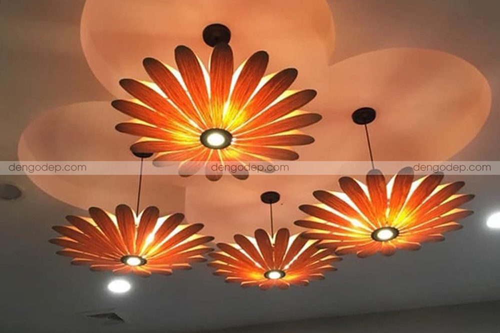 Đèn gỗ veneer thả trần hoa cánh bướm chụp lúc treo lên và thắp sáng