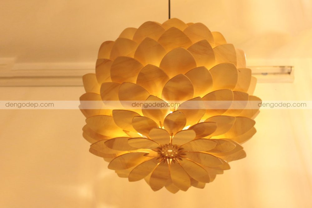 Đèn gỗ thả trần hoa cúc đại đóa chụp từ dưới lên