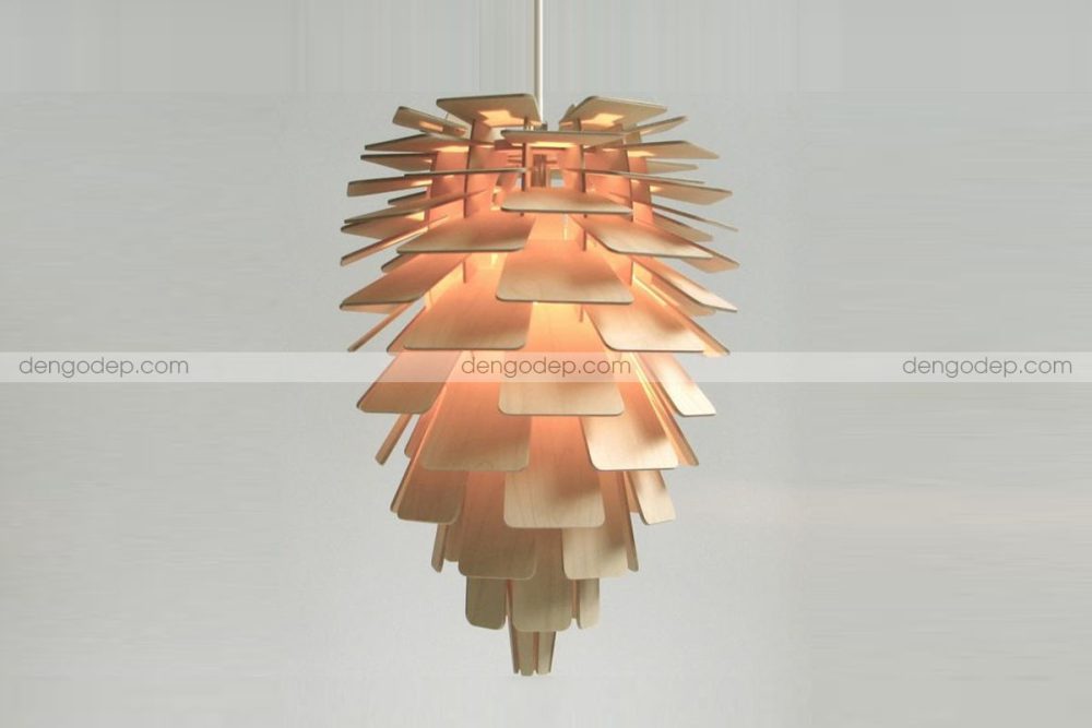 Đèn gỗ thả trần hoa thông cánh vuông lúc thắp sáng vào ban ngày