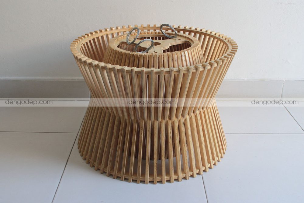 Đèn gỗ thả trần đối xứng thân cao chụp từ trên xuống khi chưa thắp sáng
