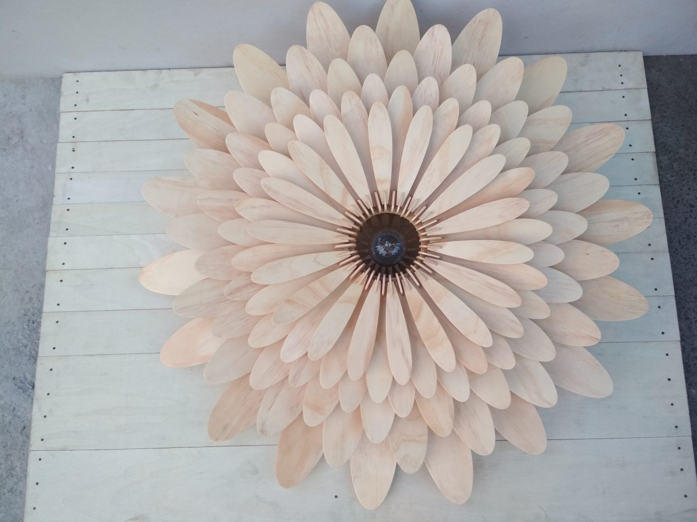 Sản xuất đèn gỗ trang trí cho khách hàng phòng gym - hình 10