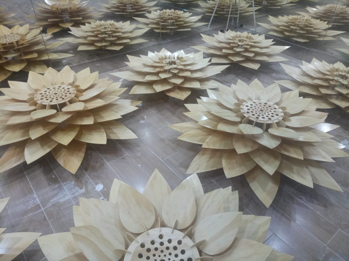 Sản xuất đèn gỗ trang trí cho khách hàng phòng gym - hình 4