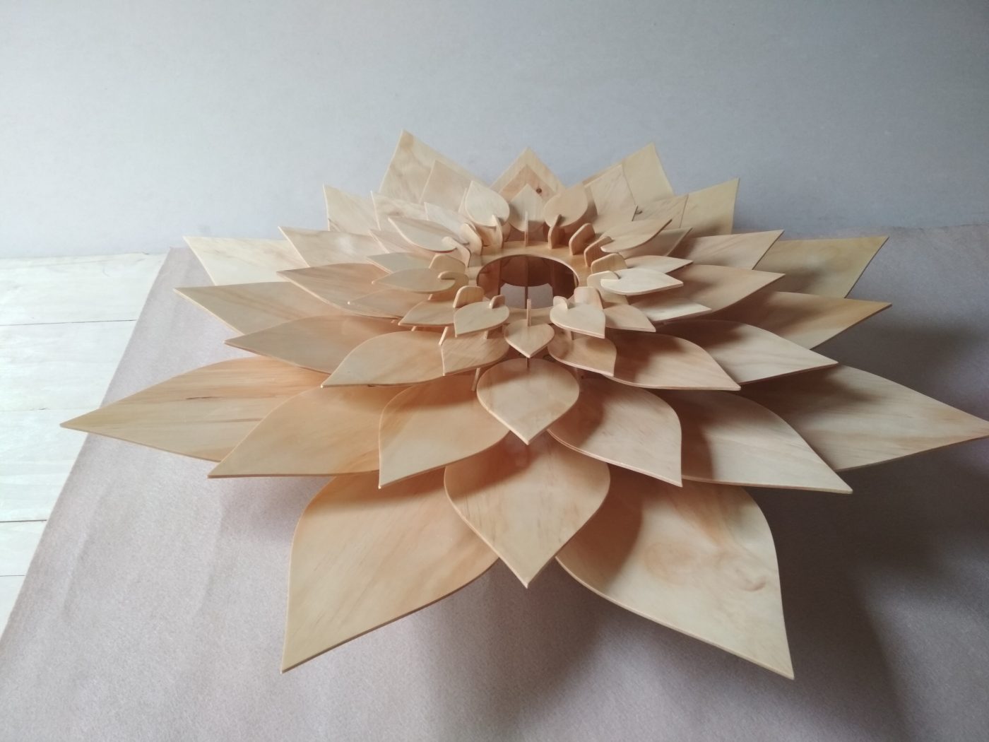 Sản xuất đèn gỗ trang trí cho khách hàng phòng gym - hình 6