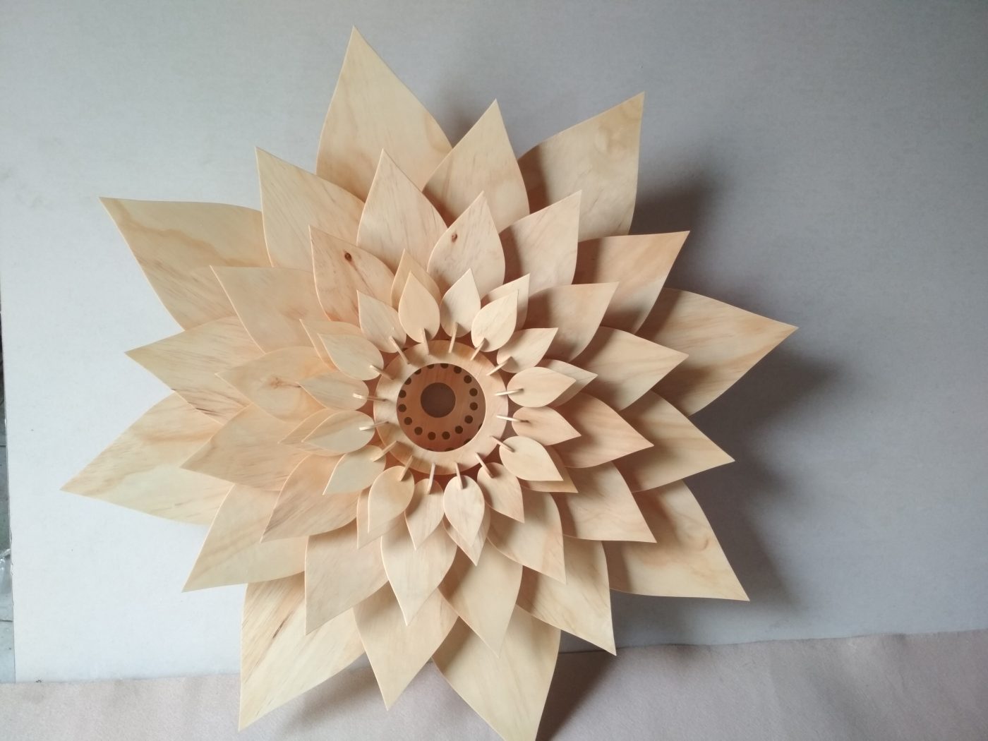 Sản xuất đèn gỗ trang trí cho khách hàng phòng gym - hình 7