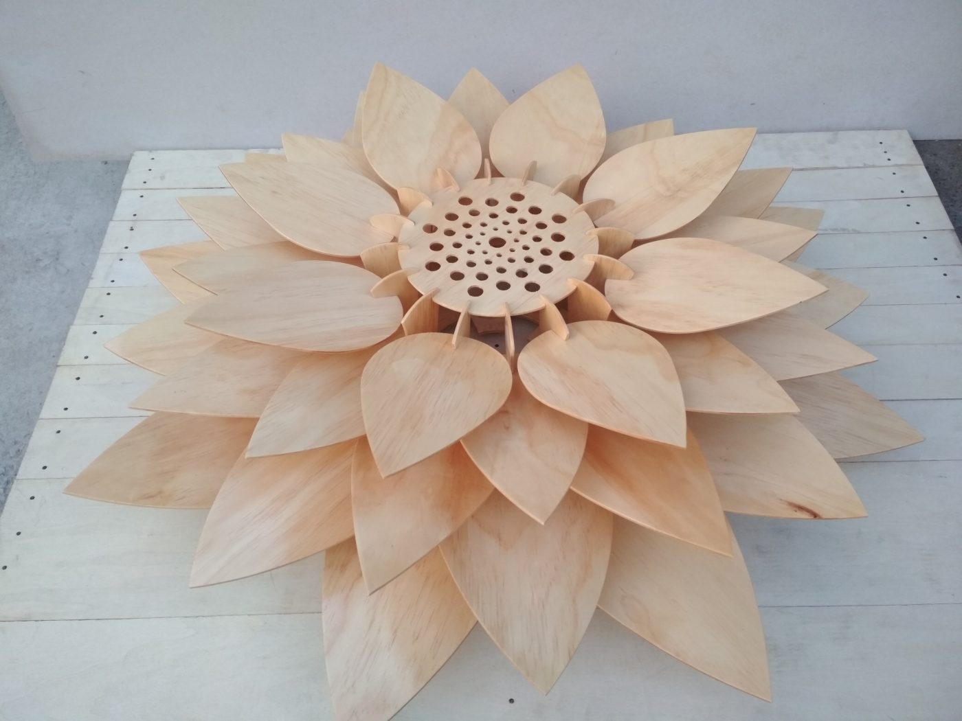 Sản xuất đèn gỗ trang trí cho khách hàng phòng gym - hình 8